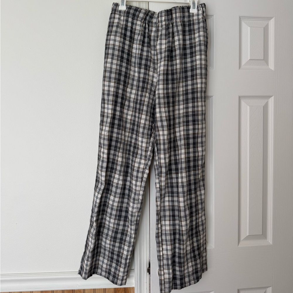 Women’s plaid trousers